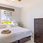 2 Bedroom Stunning Apartment In Torremolinos 아파트 토레몰리노스